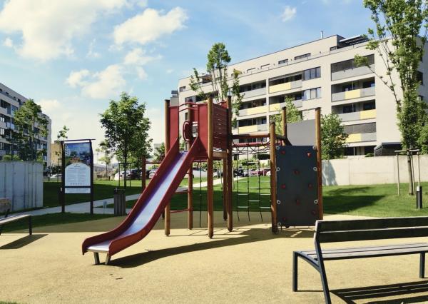 LUXUSNÝ 4i PENTHOUSE S ÚCHVATNOU TERASOU, panoramatickými výhľadmi a parkovaním