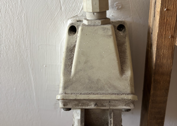 Na predaj garáž s elektrickým pripojením v Ružinove