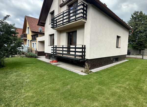 Veľký rodinný dom v pešej dostupnosti do centra mesta v Trenčíne