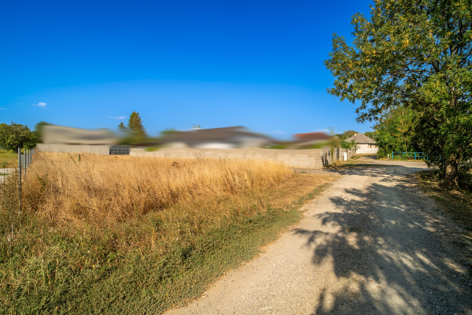 Na predaj slnečný pozemok neďaleko Malaciek vhodný na výstavbu rodinného domu