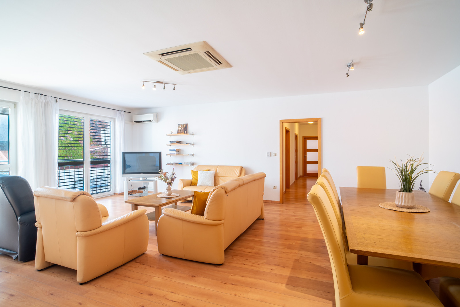 Na predaj nadštandardný 4-izbový byt s garážovým parkovacím státím v Starom Meste