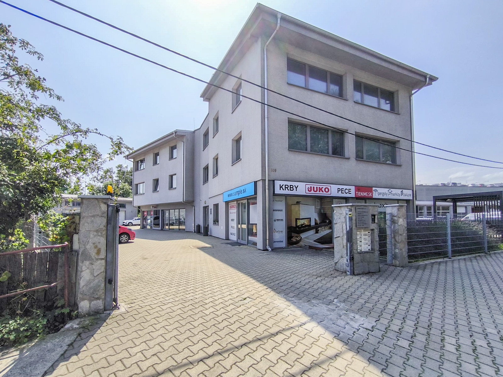 Na prenájom kancelárske priestory s parkingom a výmerou 30 m2 v Lamači