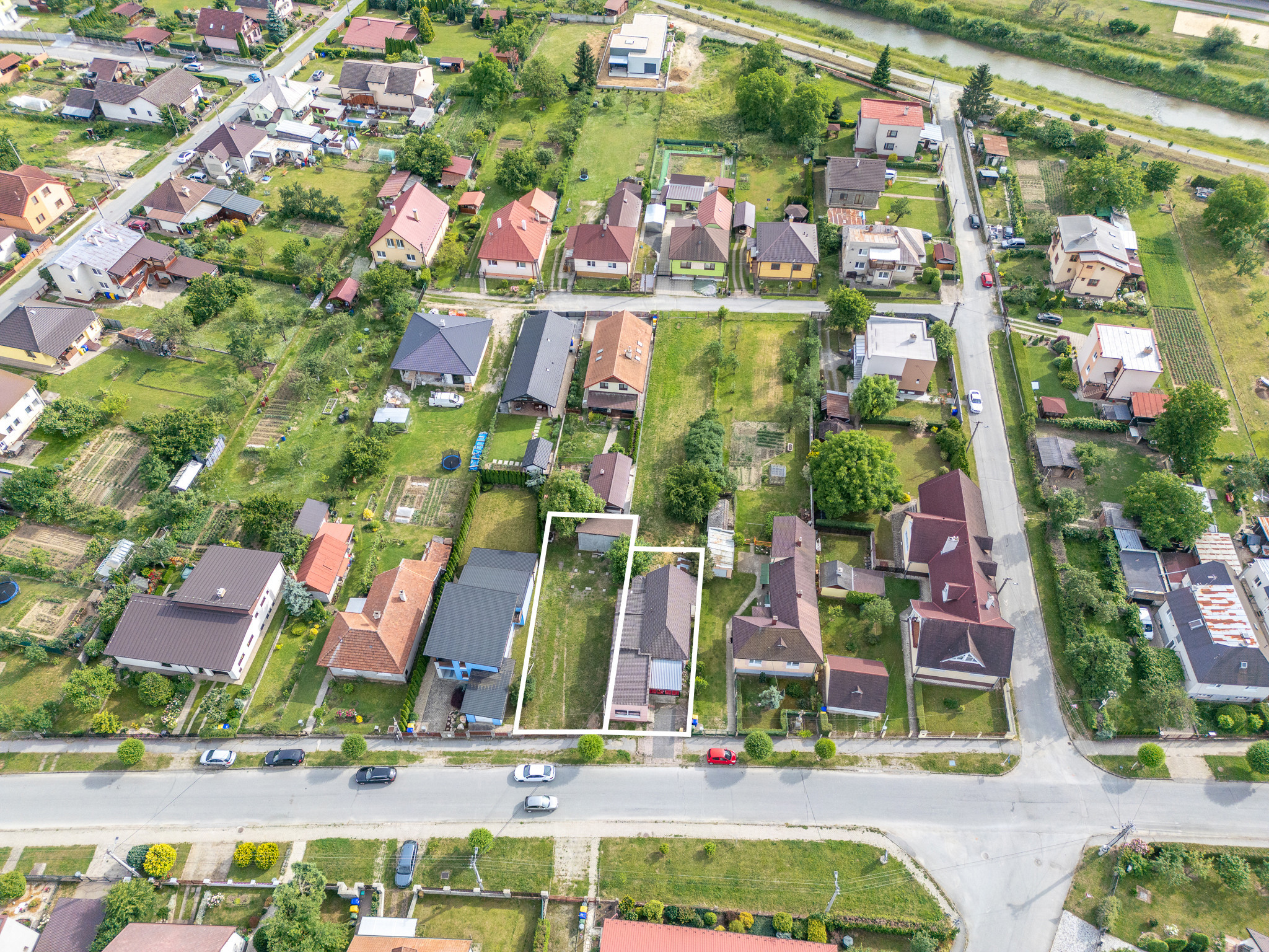 Na predaj rozľahlý pozemok s rodinným domom vo Veľkom Šariši