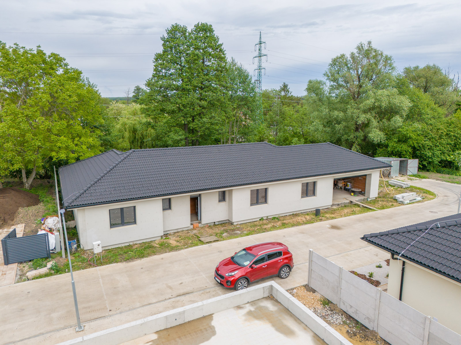 Na predaj nadštandardná 5-izbová novostavba rodinného domu v pokojnej časti Nových Zámkov