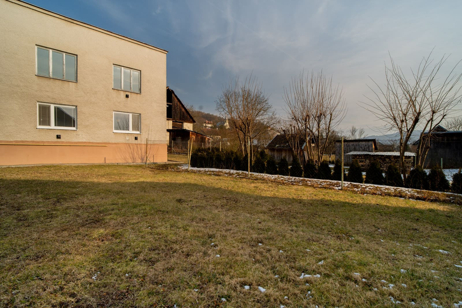 Na predaj veľký 5 – izbový rodinný dom v obci Marhaň