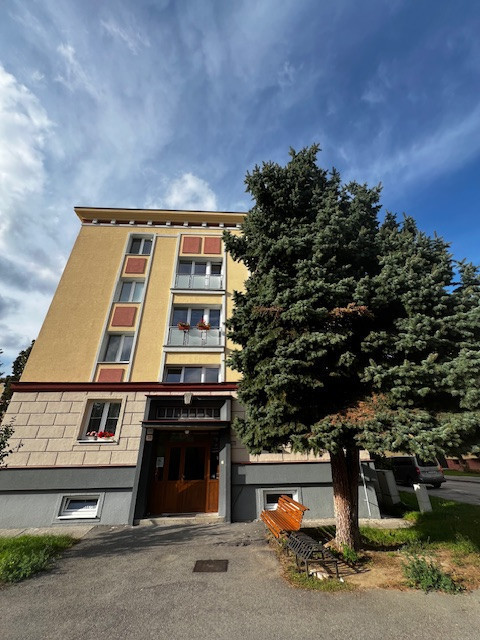 Na prenájom zariadený 1izb byt na Hurbanovej ul. v Trenčíne.