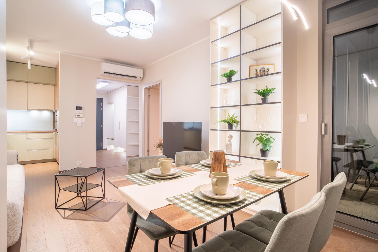 Na prenájom 2-izbový byt so šatníkom v Eurovea Tower – Bratislava