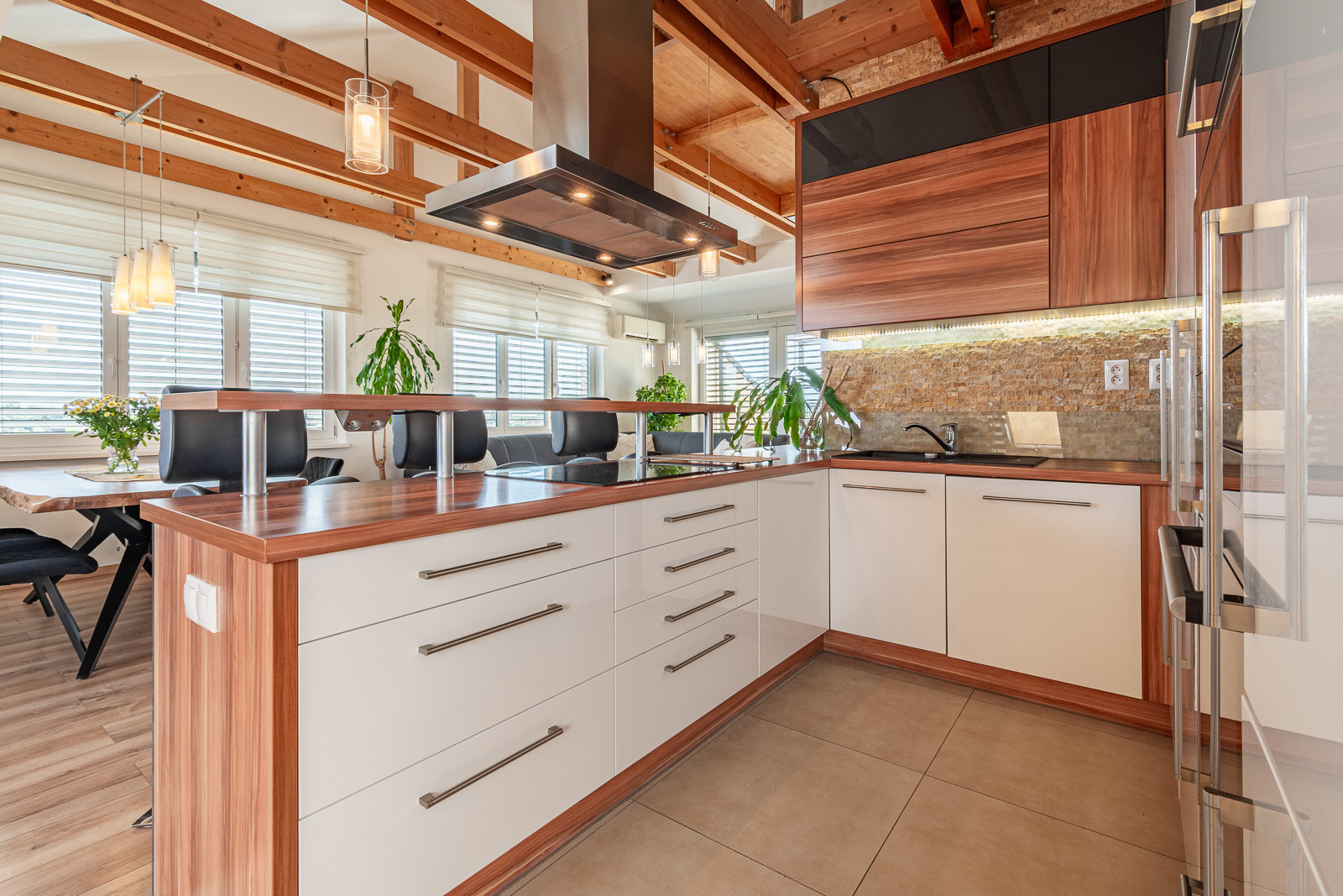 Na prenájom kompletne zariadený 4-izbový podkrovný byt v Ivanke pri Dunaji