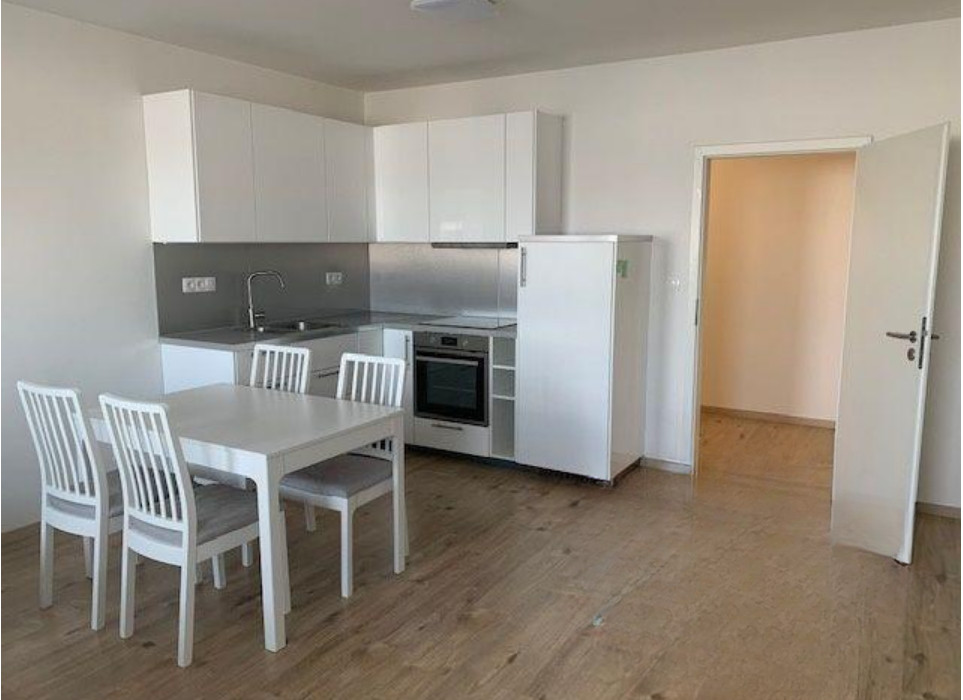 Na prenájom 2-izbový byt na Zlatovskej ulici v Trenčíne