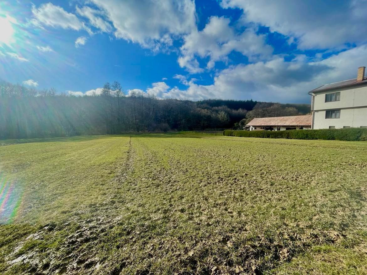 Exkluzívna ponuka rovinatého pozemku v obci Malé Hoste - 978m2