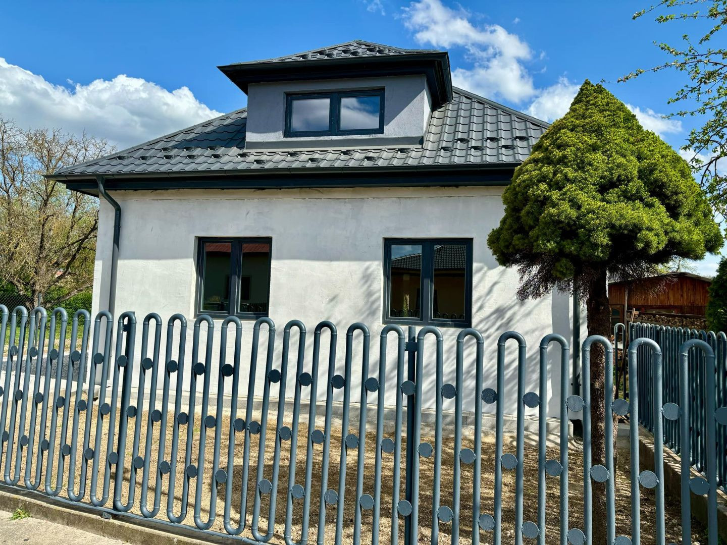 PREDAJ -Exkluzívna ponuka  3i RD - kompletná rekonštrukcia, terasa, pozemok 450m2 - Bánovcen/B / Biskupice