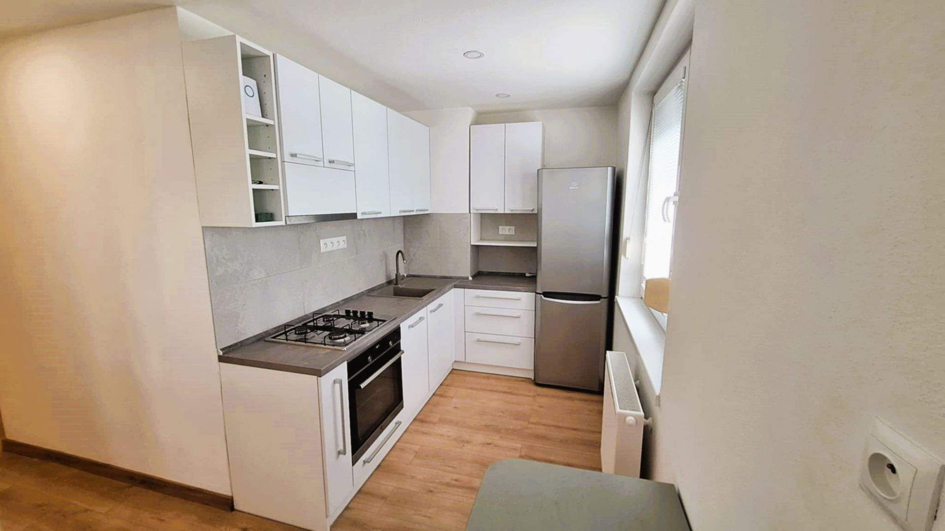 Rezervované...TOP/ Rybany - 2 izbový byt s loggiou a s garážou