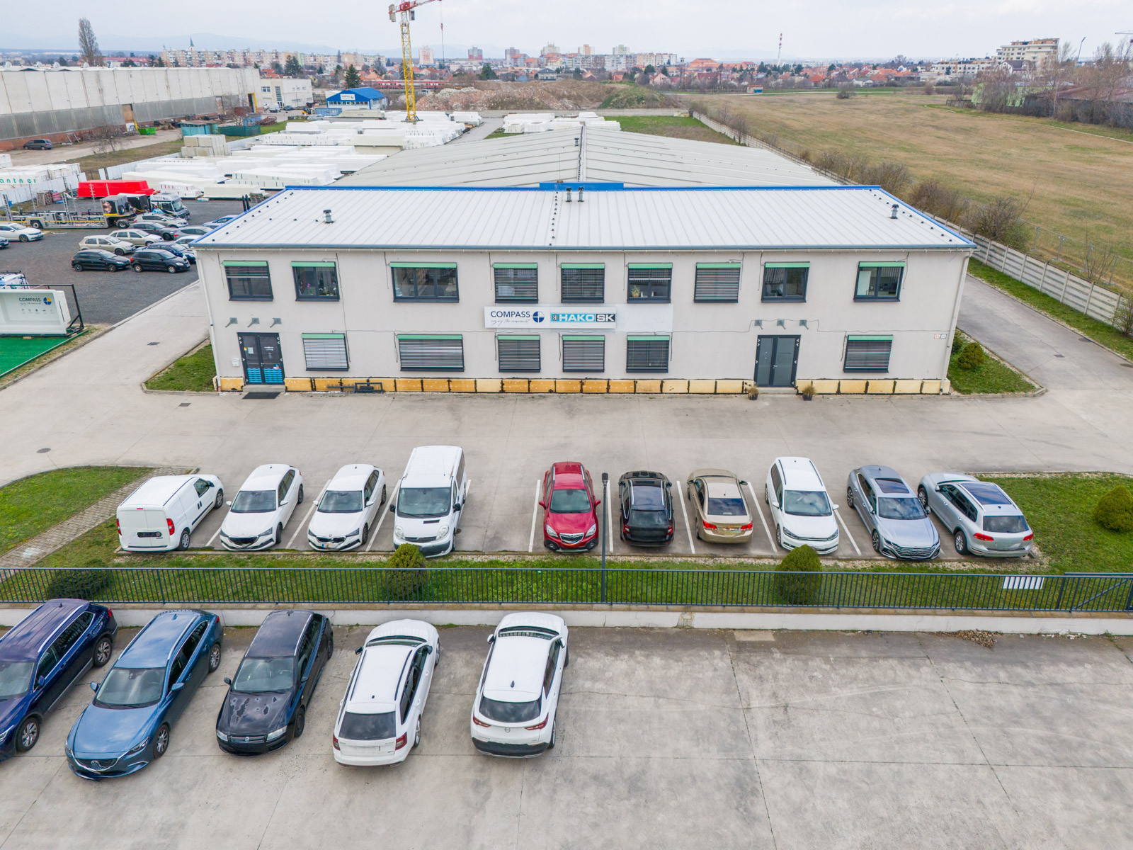 Na predaj priemyselný objekt s investičným potenciálom v Senci