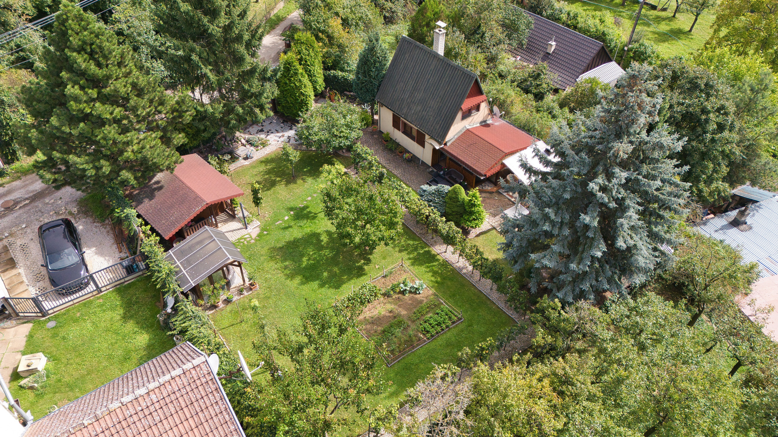 Na predaj celoročný záhradný dom v Čachticiach