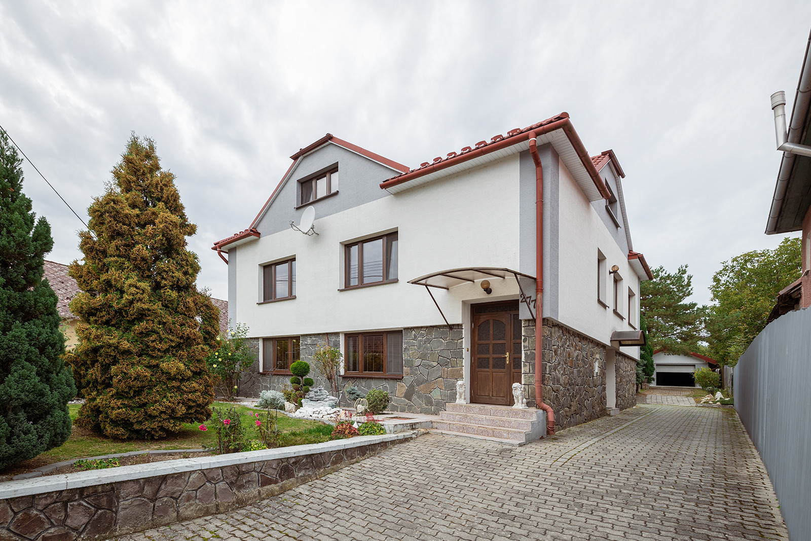 Na predaj 2-generačný rodinný dom v obci Zámutov