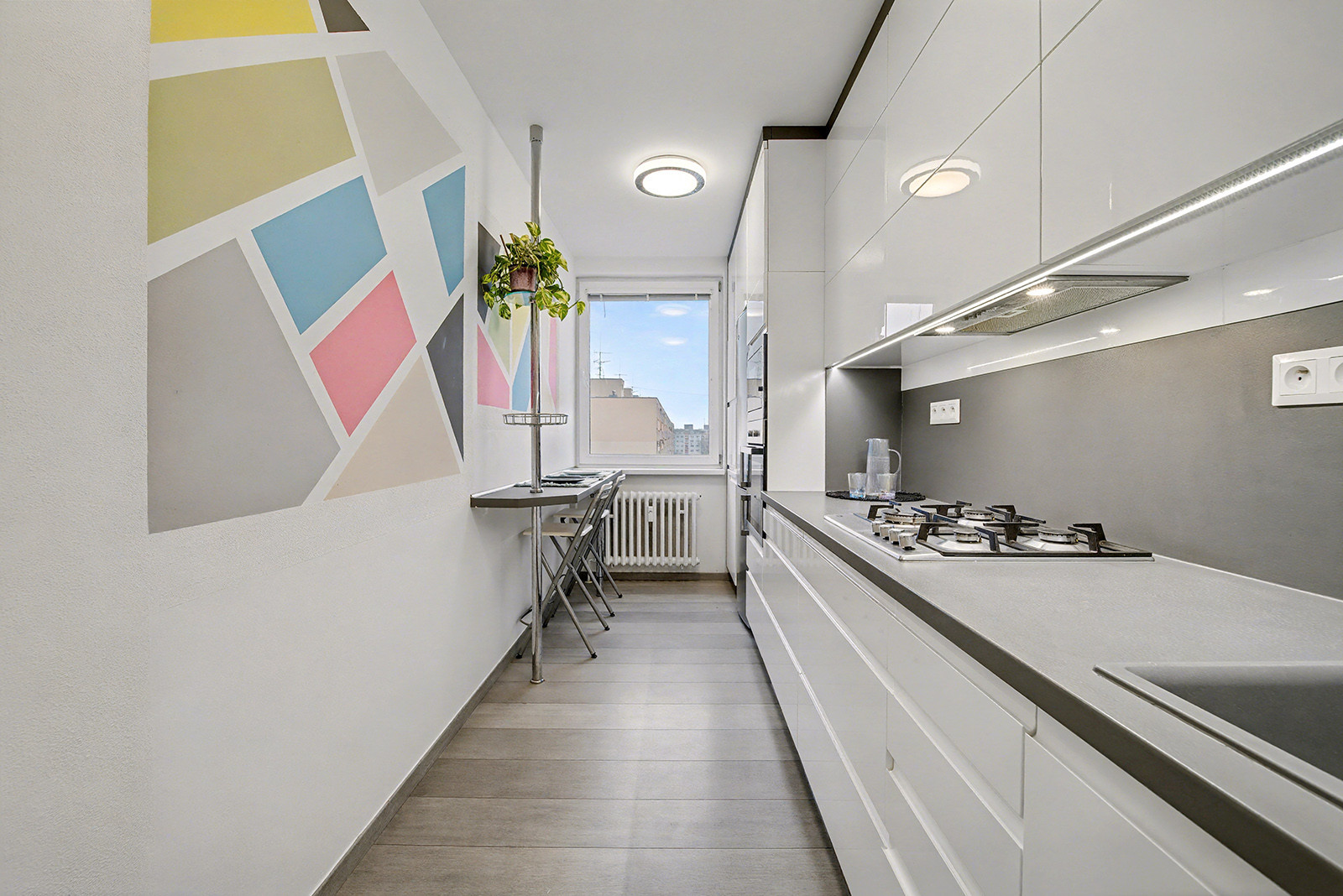 Na predaj kompletne zariadený 3-izbový byt v Petržalke