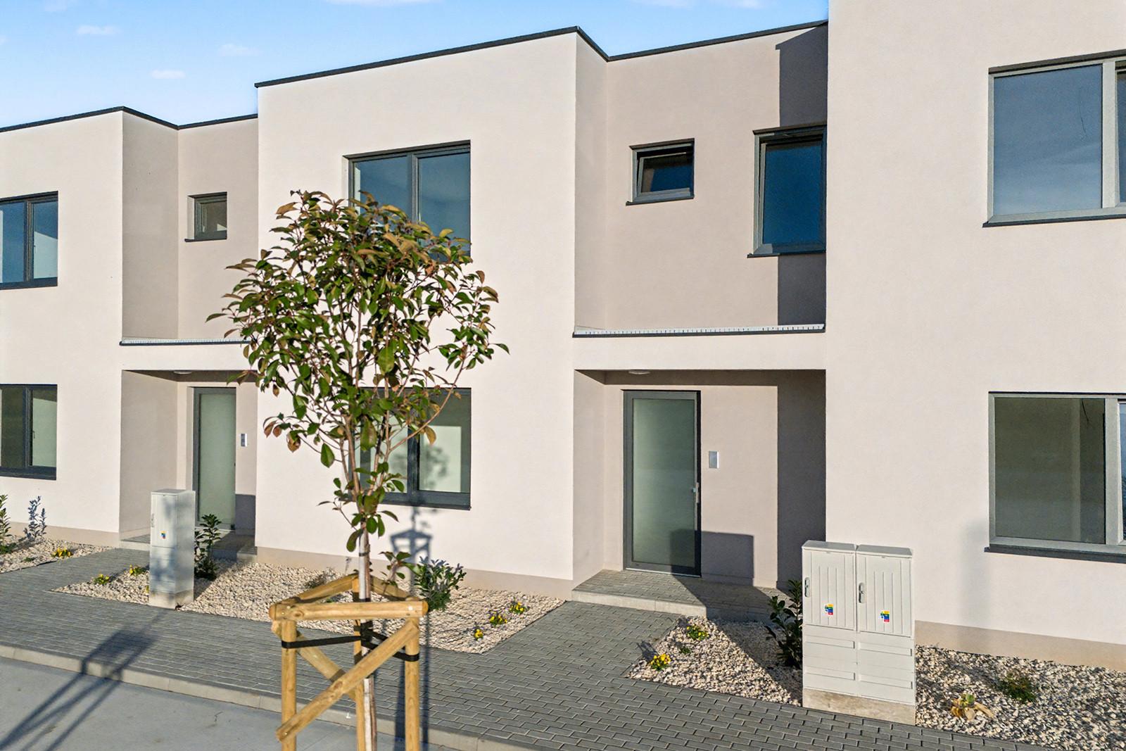 Na predaj skolaudovaný 3-izbový byt s vlastnou záhradou vo Veľkom Orvišti