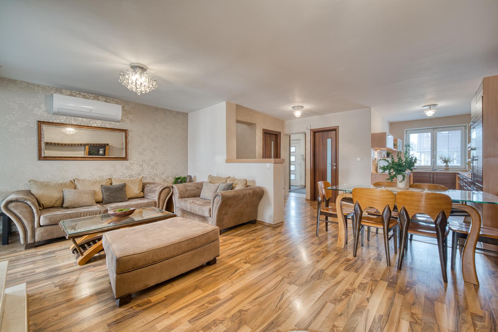 Na predaj dvojpodlažný 4-izbový dom v Malackách