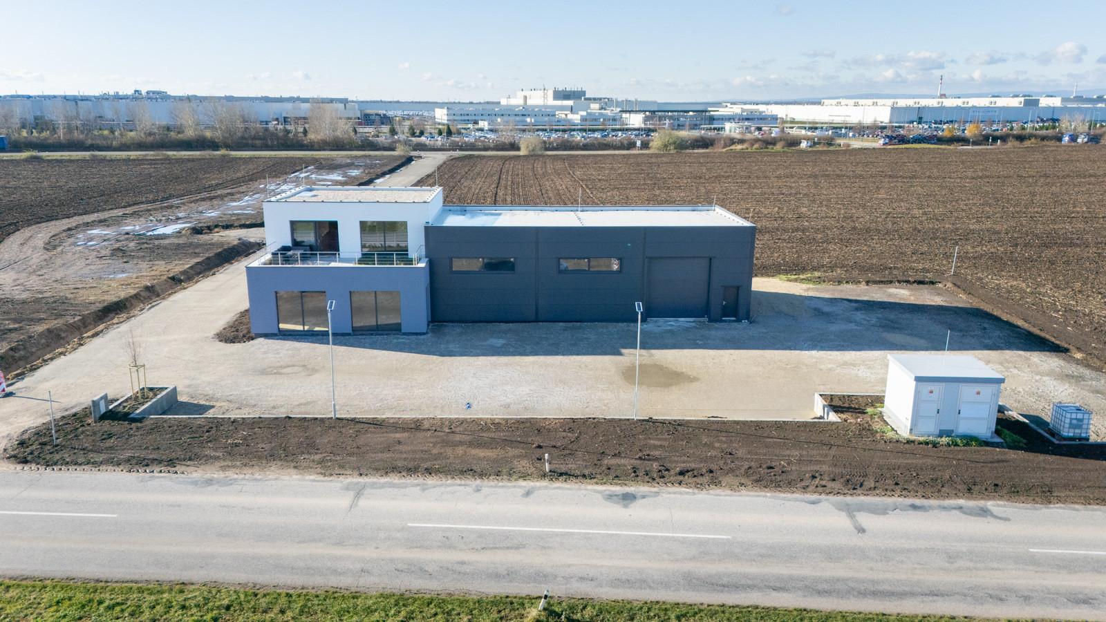 Na predaj administratívno-skladový objekt pri Trnave, v obci Zavar