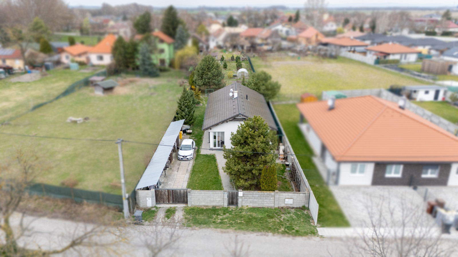 Na predaj rodinný dom s veľkorysým pozemkom v obci Kyselica