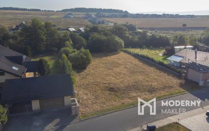 Na predaj perspektívny pozemok so stavebným povolením vo Veľkej Lomnici