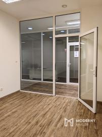 Na prenájom zrekonštruovaný obchodný priestor v centre Malaciek