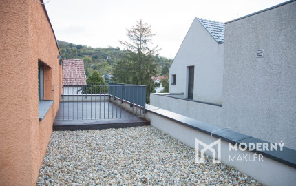 Na predaj exkluzívny 4-izbový rodinný dom priamo pod Devínom