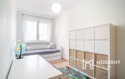 Na predaj dobre dispozične riešený 3-izbový byt vo vyhľadávanej lokalite Karlovej Vsi