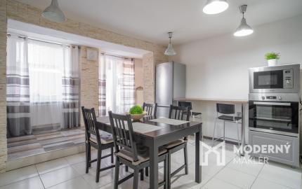 Na predaj priestranný 6-izbový rodinný dom v obci Hrnčiarovce nad Parnou