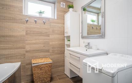 Na predaj priestranný 6-izbový rodinný dom v obci Hrnčiarovce nad Parnou