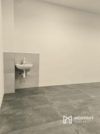 Na prenájom moderný obchodný priestor v centre mesta Malacky