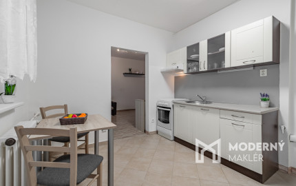 Na predaj kompletne zariadený 1 - izbový byt v Skalici