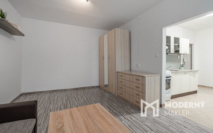 Na predaj kompletne zariadený 1 - izbový byt v Skalici