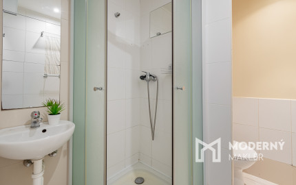 Na predaj kompletne zariadený 1 - izbový byt v Skalici