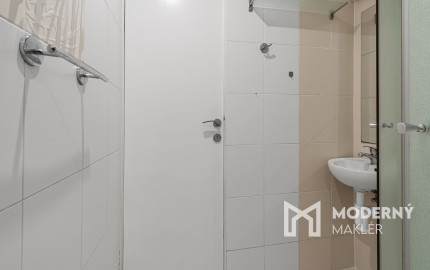 Na predaj kompletne zariadený 1 - izbový byt v Skalici