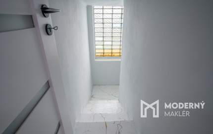 Na predaj štýlovo zrekonštruovaný dvojpodlažný rodinný dom za výhodnú cenu v obci Veľká Mača