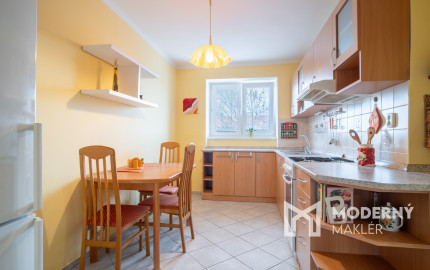 PRENAJATÉ: Na prenájom priestranný 2-izbový byt na Záhradnej ulici v Pezinku