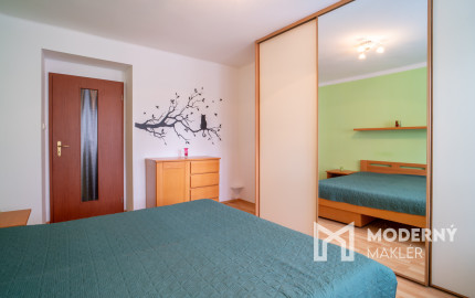 PRENAJATÉ: Na prenájom priestranný 2-izbový byt na Záhradnej ulici v Pezinku