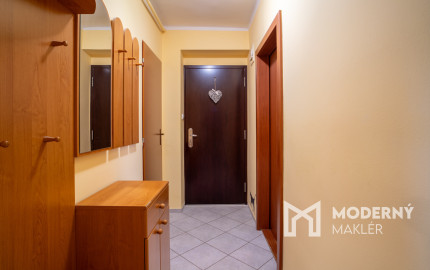 PRENAJATÉ: Na prenájom priestranný 2-izbový byt na Záhradnej ulici v Pezinku