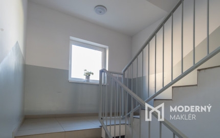 Na predaj 1-izbový byt s parkovacím miestom v Poprade