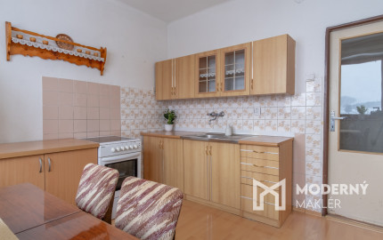 REZERVOVANÉ: Na predaj útulný 2-izbový byt v malebných Hybiach v pokojnej lokalite