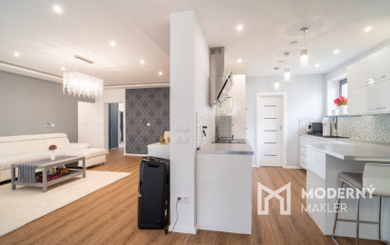 Na predaj priestranný 4-izbový rodinný dom s dvojgarážou v obci Báč