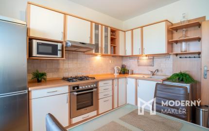 Na prenájom 3-izbový byt v Petržalke na Holičskej ulici