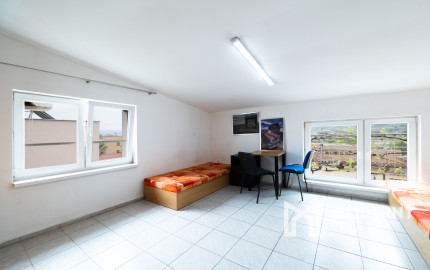 Na predaj 5-izbový byt s terasou a parkovacím miestom v obci Lipovec