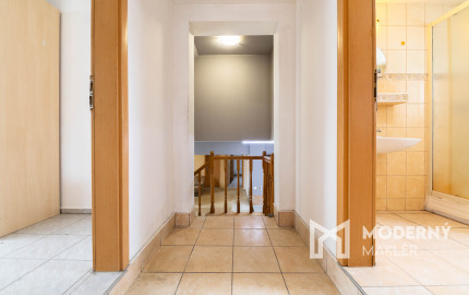 Na predaj 5-izbový byt s terasou a parkovacím miestom v obci Lipovec