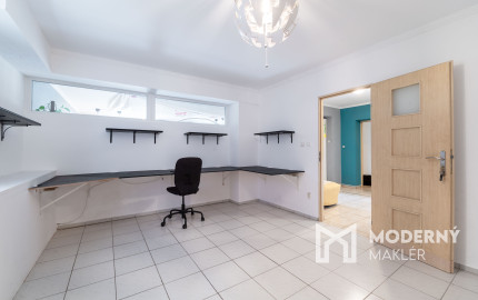 Na predaj 3-izbový byt s terasou, predzáhradkou a parkovacím miestom v obci Lipovec