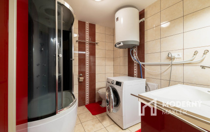 Na predaj 3-izbový byt s terasou, predzáhradkou a parkovacím miestom v obci Lipovec