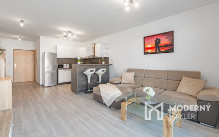 Na prenájom priestranný 2-izbový byt v Devínskej novej Vsi