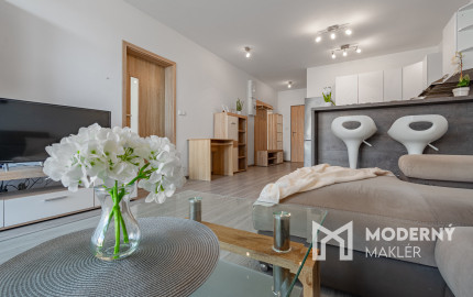 Na prenájom priestranný 2-izbový byt v Devínskej novej Vsi