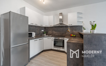 Na prenájom priestranný 2-izbový byt v Devínskej novej Vsi